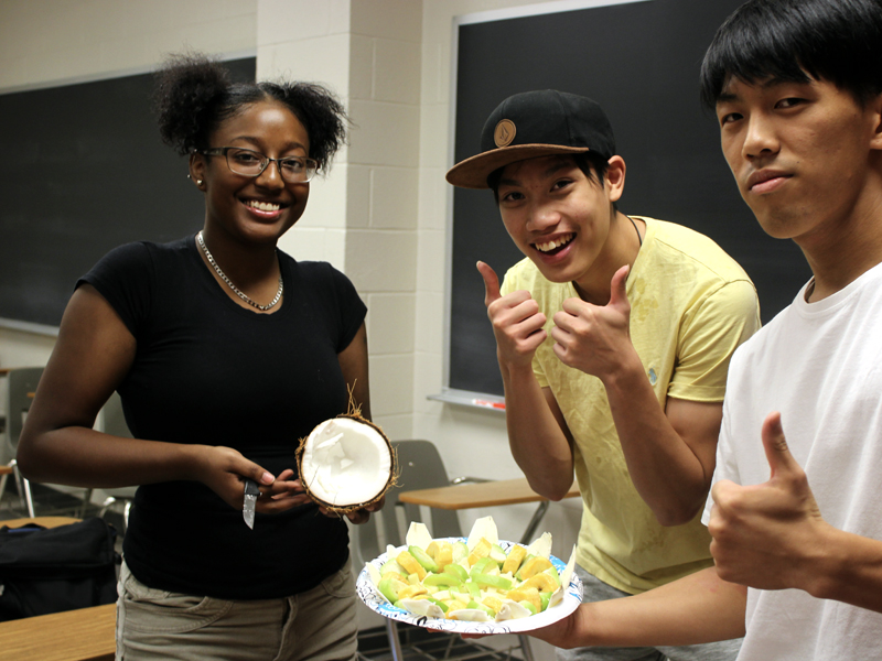 Students in “First-Year Seminar: Food and Culture in the Hispanic World