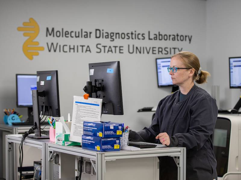 Photo of the Molecular Diagnostics Laboratory.