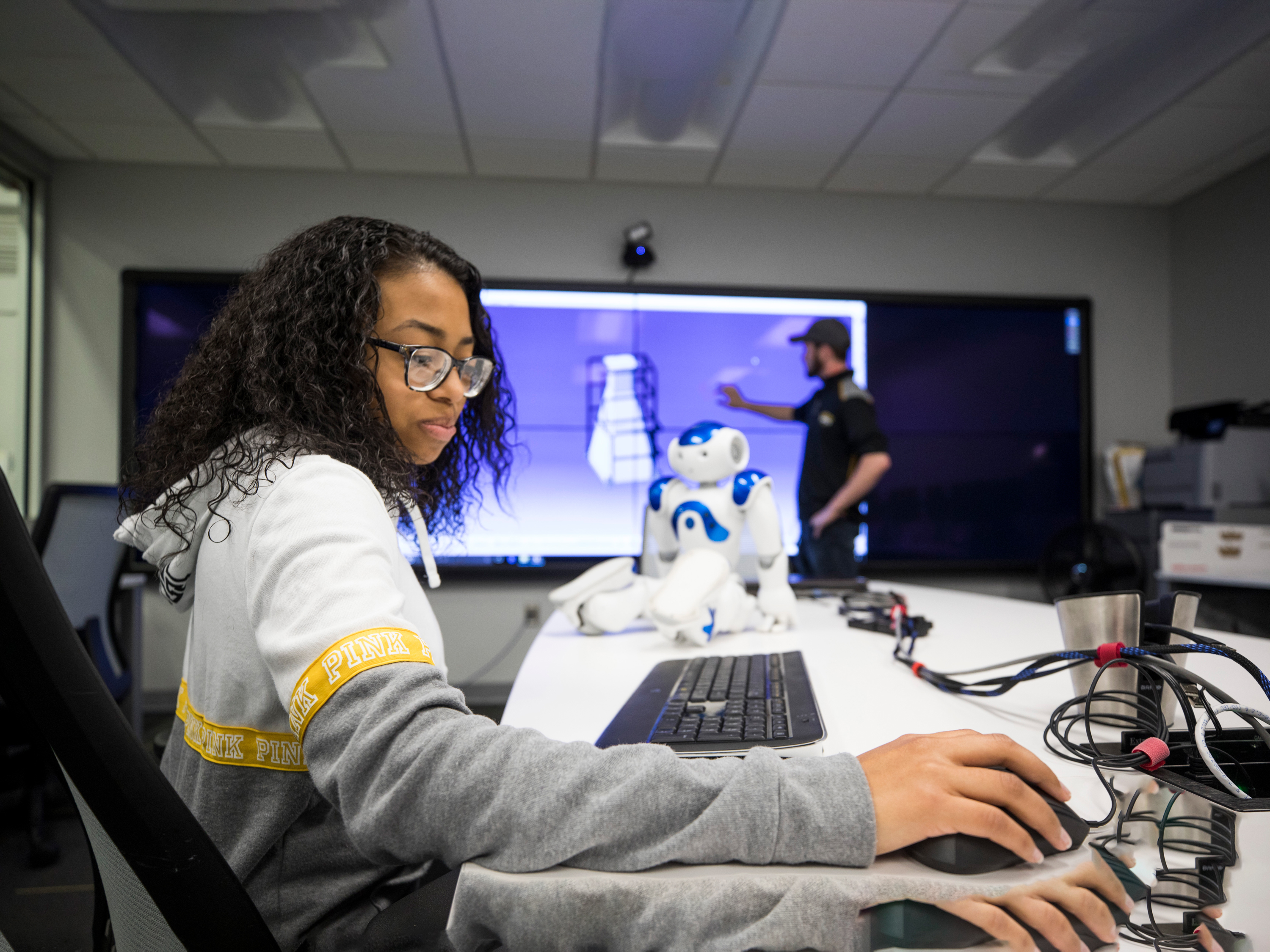 Female student in 3D Experience lab