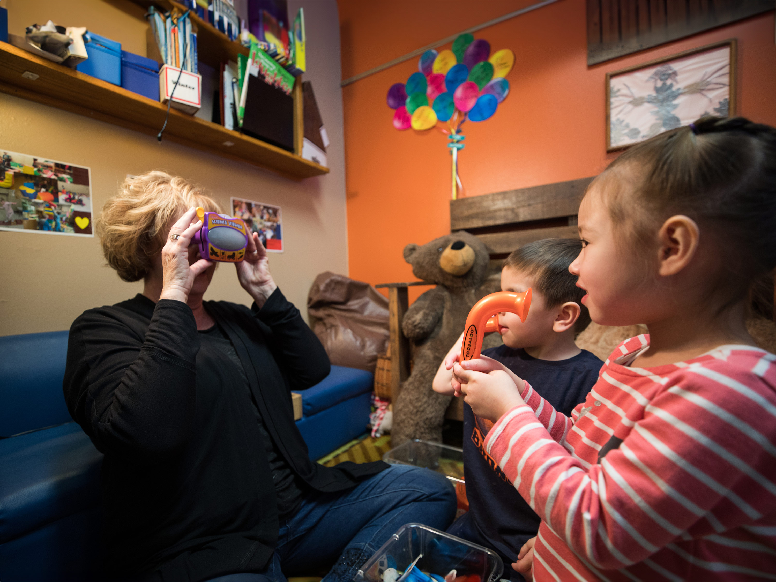 An educator shows students how to use a viewmaster in a classroom