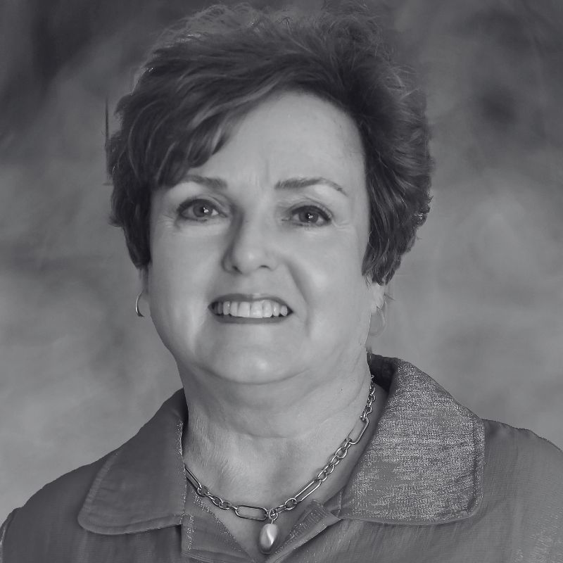 Dr. Rae Niles Dr. Rae Niles, black and white professional headshot