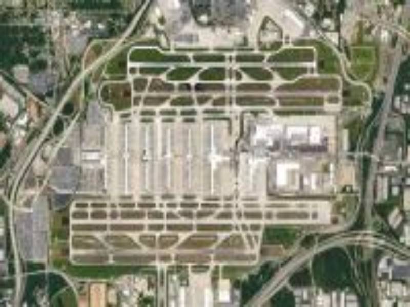 Crowded Skies, Expanding Airports Image