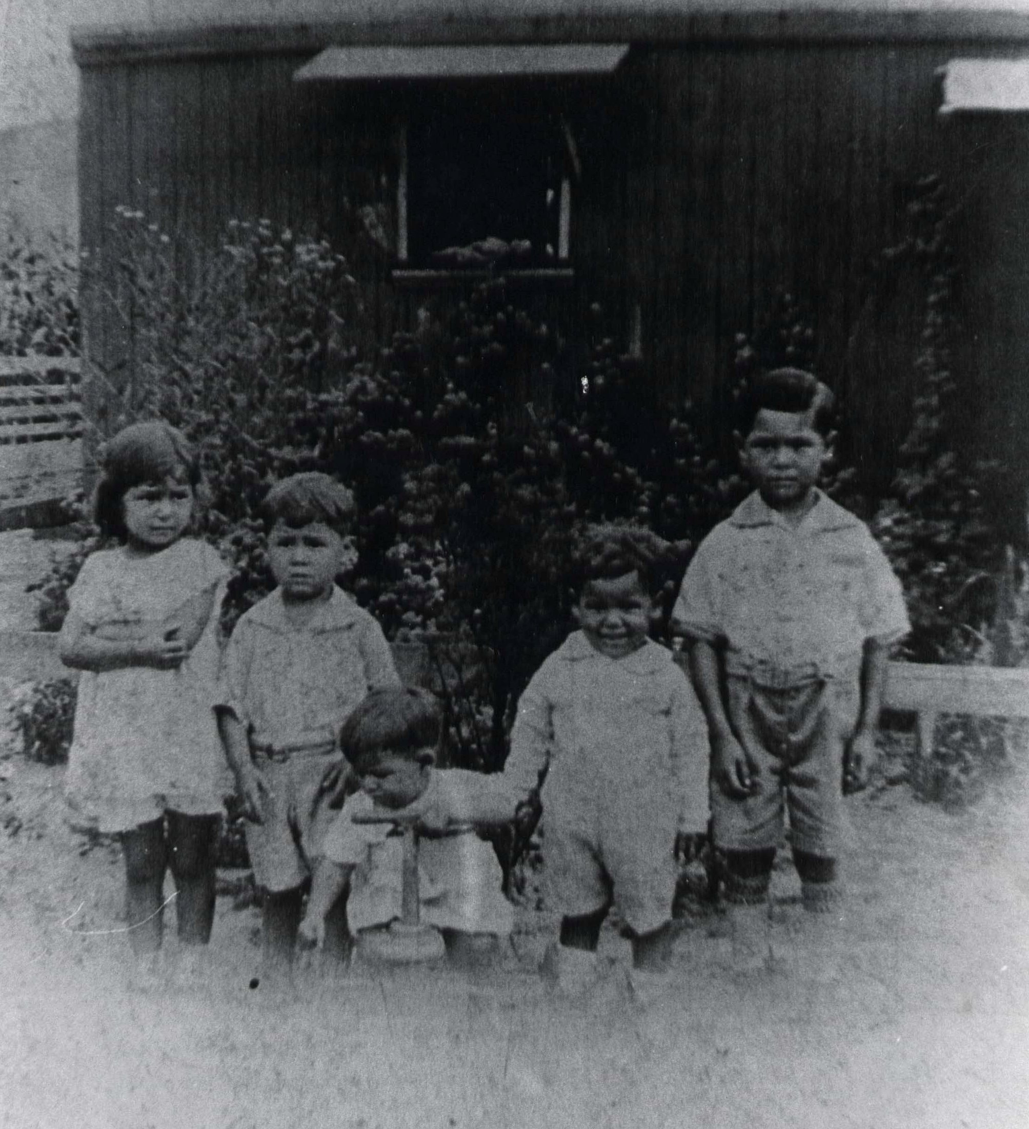 Photo of the Navarro family children outside their boxcar home in 1929. 