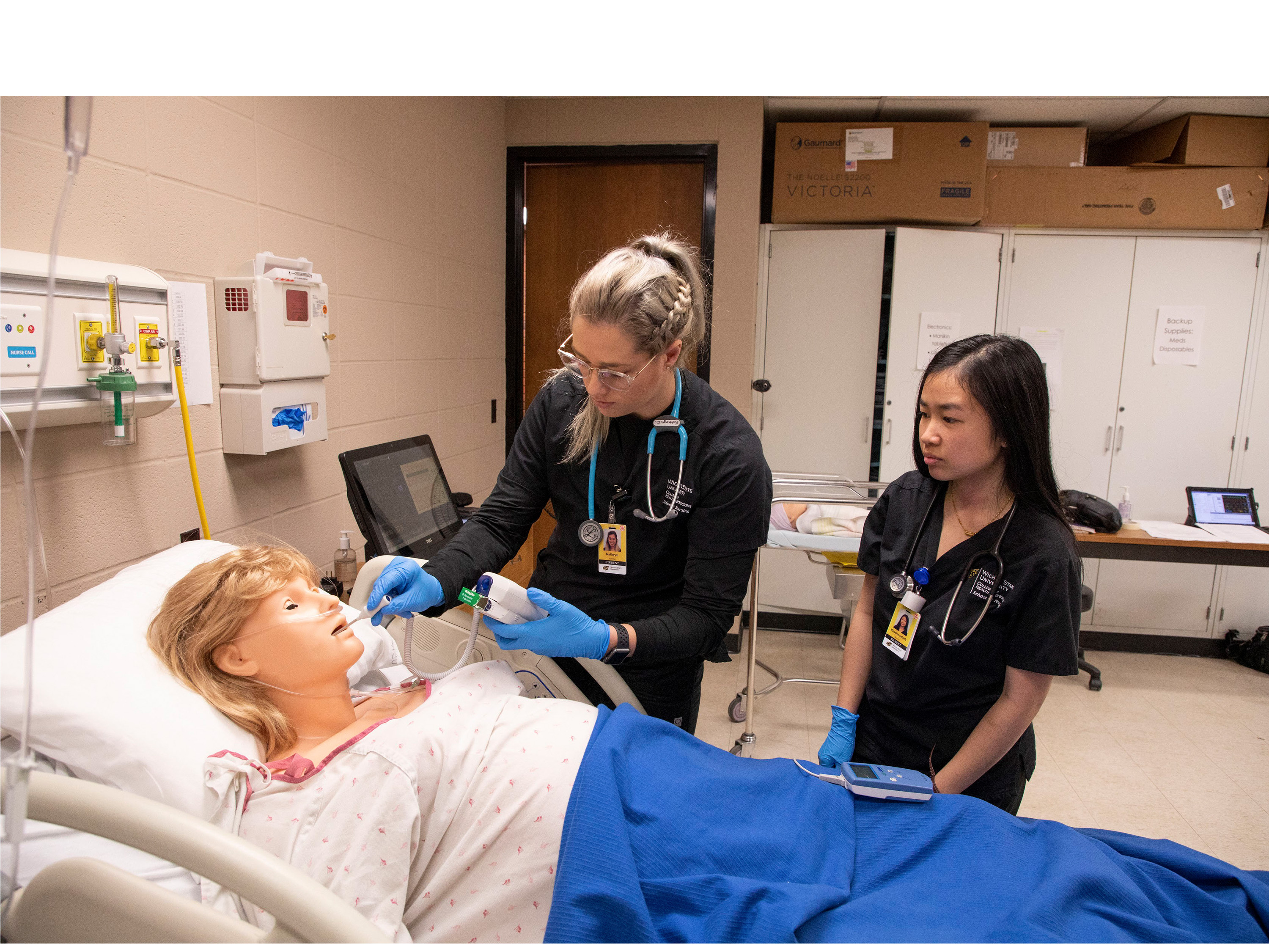 undergraduate nursing students work with simulation mannequin