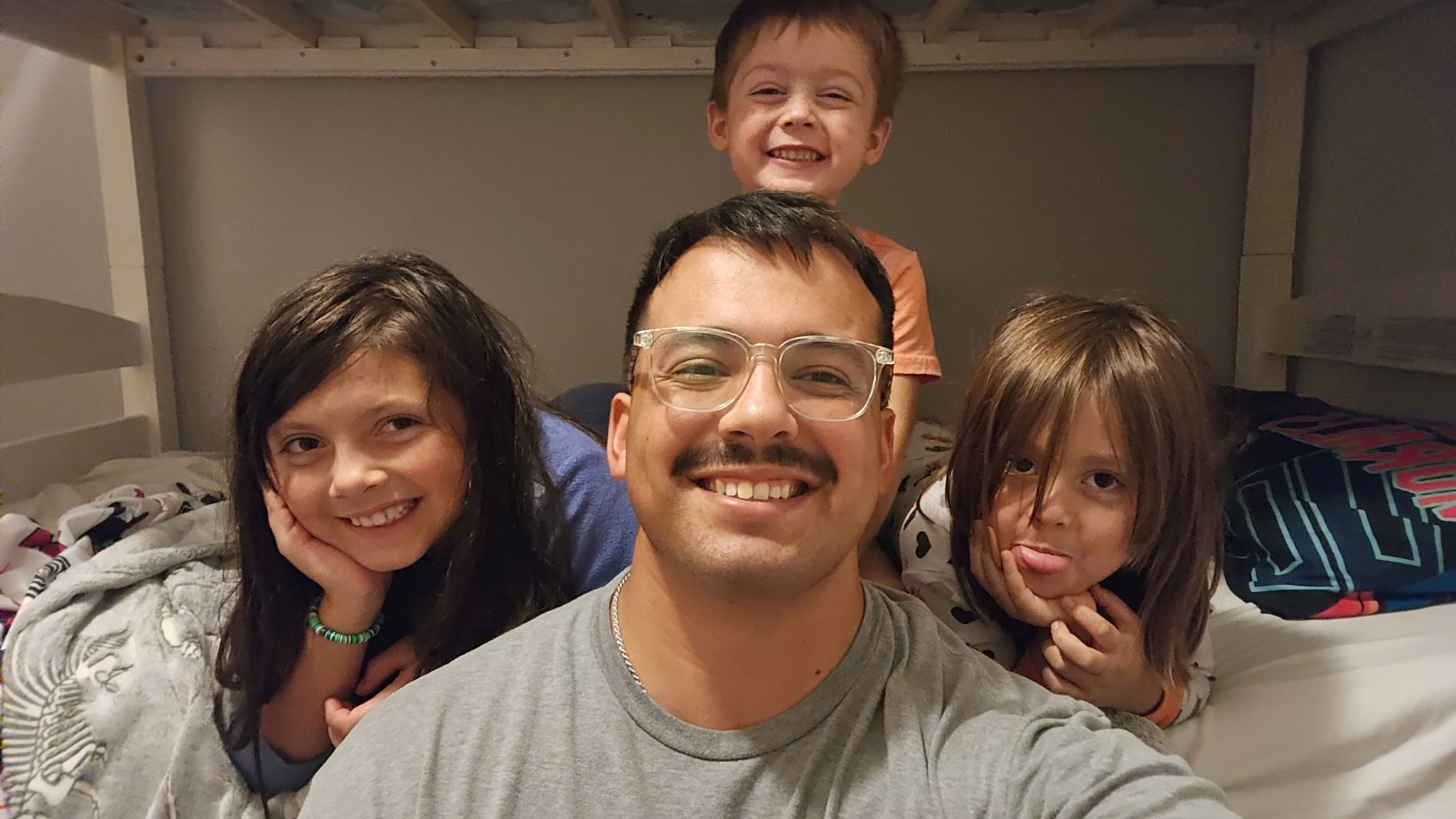 Photo of Elias Brownlee with their 3 children