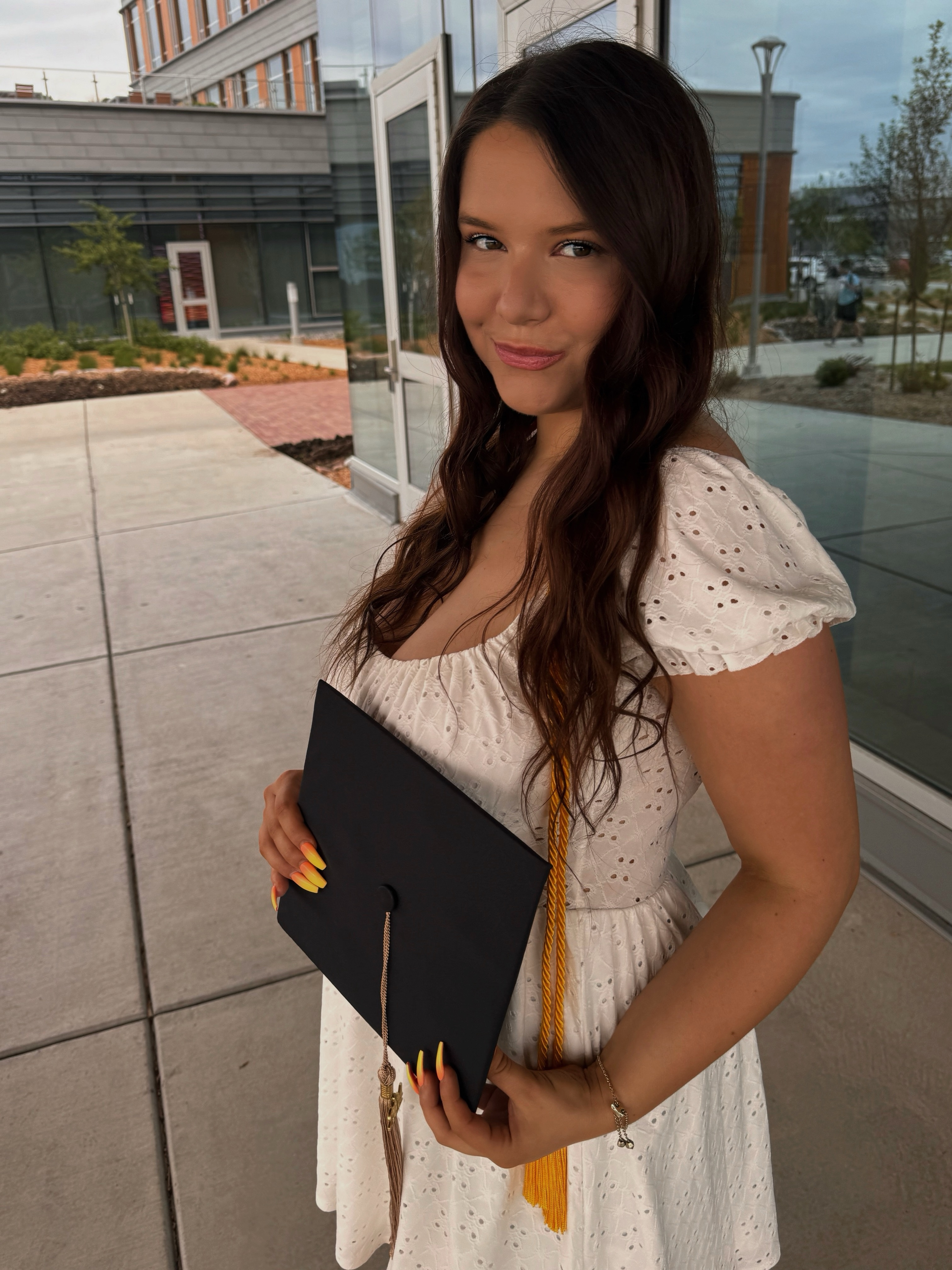 Photo of Amber DeSmit with a graduation cap