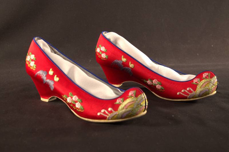 Hanfu Shoes Red shoes with embroidered flower designs of white, pink, yellow, purple, blue and gold.