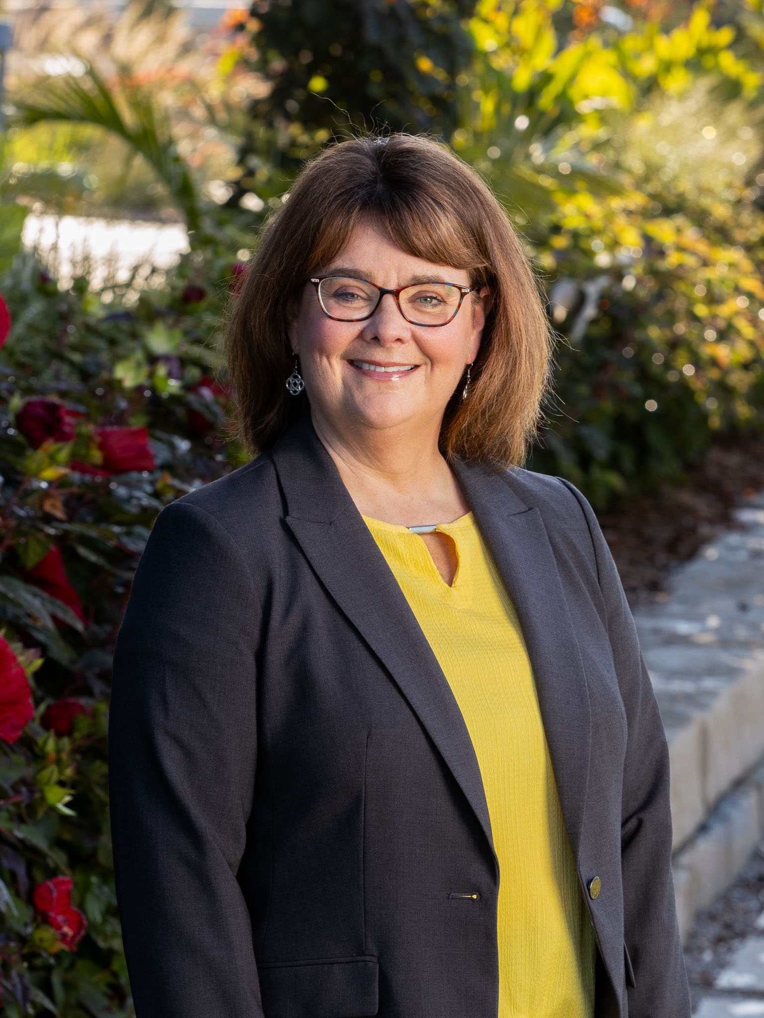 Nicole Windsor PT, MPT, DPT, PhD, Associate Teaching Professor, Fellow of the American Academy of Orthopaedic Manual Physical Therapists, Certified Equine Rehabilitation Practitioner, & Human-Animal Bond Certified