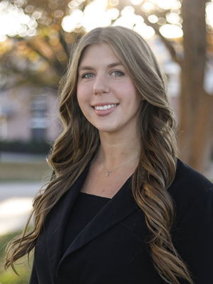 Lexi Lindholm, Regional Admissions Representative