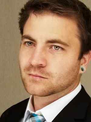 Headshot of Dr Mullins