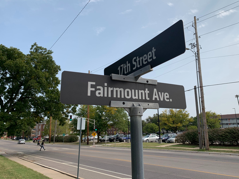 Fairmount and 17th Street Sign